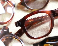 few eyewear